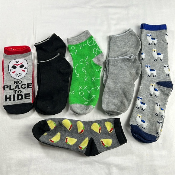 8 Pair Assorted Styles Socks - Picture 1 of 13